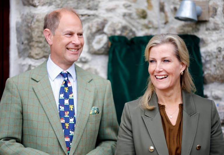 Prince Edward’s plane forced to make dramatic U-turn following sudden “technical issue” Prince Edward’s plane forced to make dramatic U-turn following sudden “technical issue”