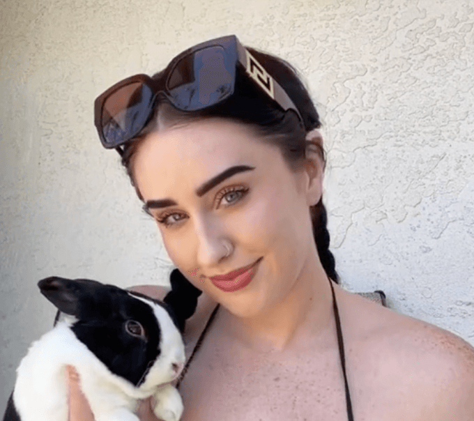Woman goes viral after declaring it’s ‘hot chubby girl summer’ and refusing to cover up Woman goes viral after declaring it’s ‘hot chubby girl summer’ and refusing to cover up