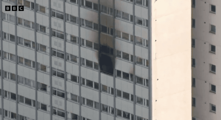 Fire breaks out in block of flats close to Grenfell Tower Fire breaks out in block of flats close to Grenfell Tower