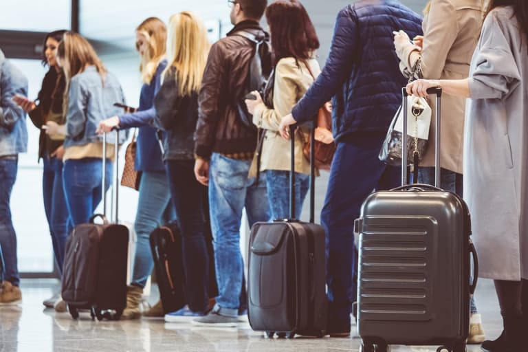 Travellers are now being told ‘don’t bring luggage’ in desperate bid to tackle airport chaos Travellers are now being told ‘don’t bring luggage’ in desperate bid to tackle airport chaos
