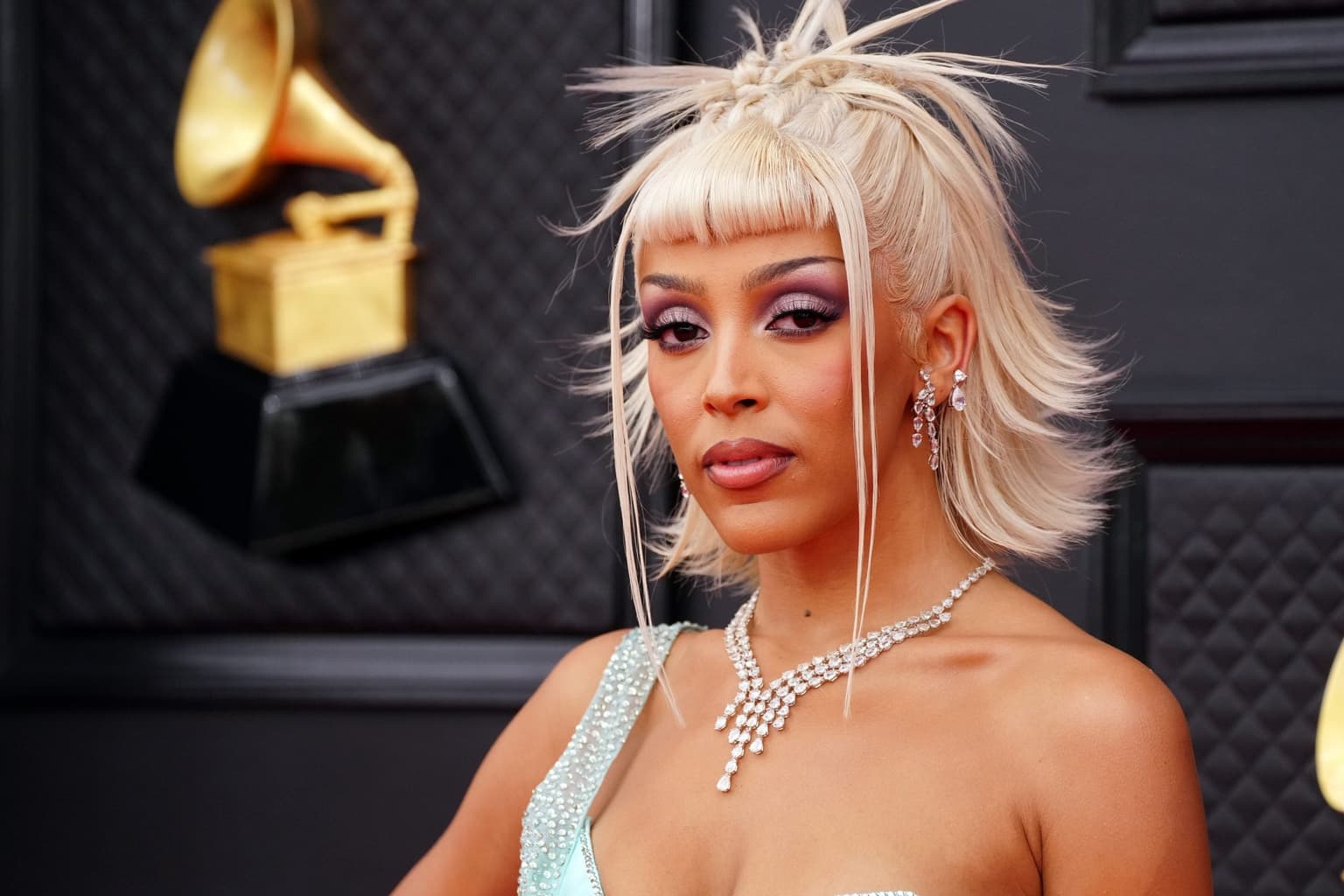 Doja Cat loses over 200k followers and Noah Schnapp gains nearly one million since he revealed her DMs