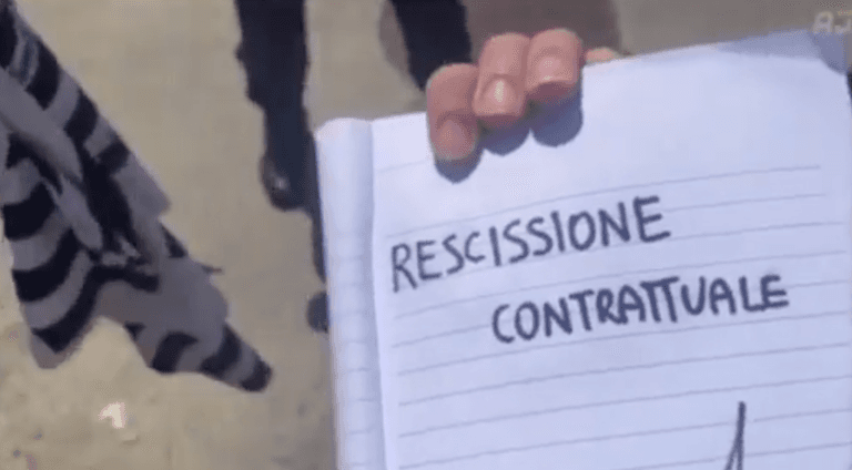 Aaron Ramsey ‘signs’ contract termination after being trolled by Juventus fans Aaron Ramsey ‘signs’ contract termination after being trolled by Juventus fans