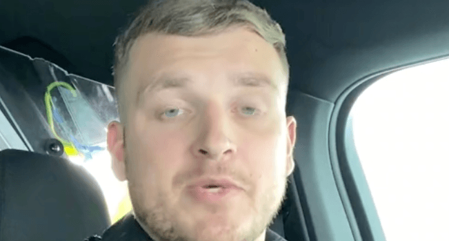 Cop explains why officers always touch the back of cars they pull over in the US