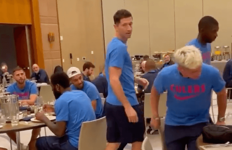 Barça fans think Aubameyang has ‘given up’ after spotting reaction to Lewandowski arrival Barça fans think Aubameyang has ‘given up’ after spotting reaction to Lewandowski arrival