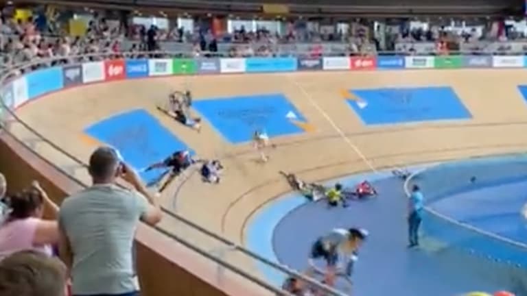 Commonwealth Games cycling abandoned after rider crashes into crowd Commonwealth Games cycling abandoned after rider crashes into crowd