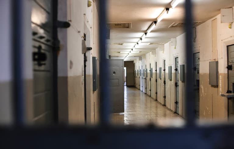 Prison guards given ‘banter lessons’ so they don’t offend the inmates Prison guards given ‘banter lessons’ so they don’t offend the inmates