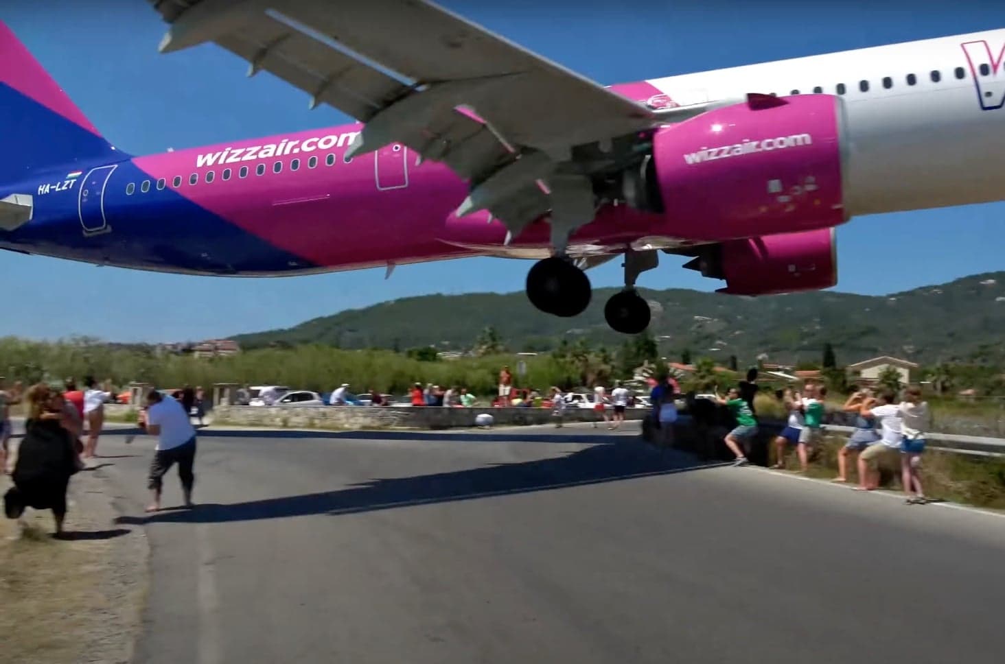 WizzAir flight makes scary ‘lowest ever landing’ at Greek airport – narrowly avoiding plane spotters