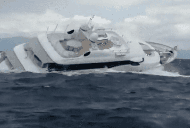 Massive 130ft superyacht sinks off the coast of Italy Massive 130ft superyacht sinks off the coast of Italy