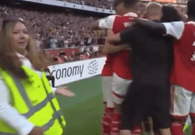 Steward thinks Oleksandr Zinchenko is pitch invader during Arsenal goal celebrations Steward thinks Oleksandr Zinchenko is pitch invader during Arsenal goal celebrations