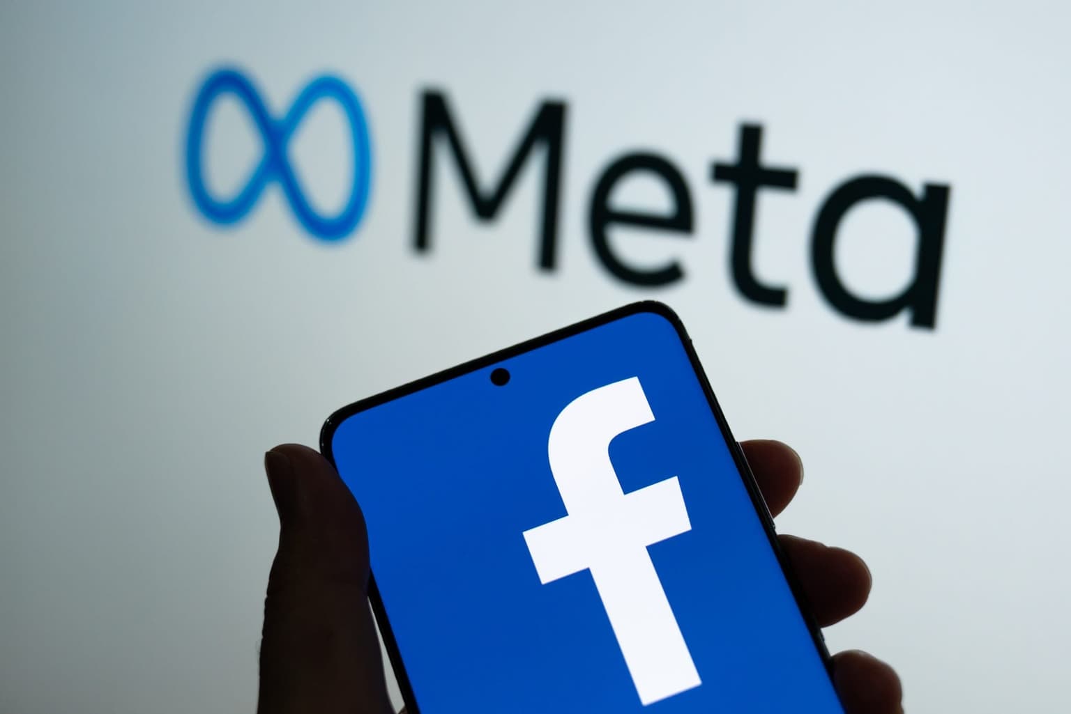 Facebook users reports seeing ‘random’ post to celebs on their feed