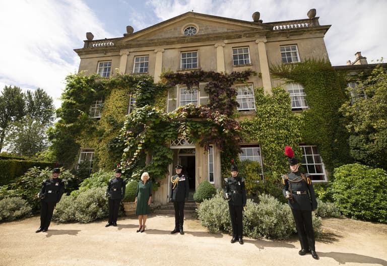 Prince William inherits £1.2 billion property portfolio from his father Prince William inherits £1.2 billion property portfolio from his father