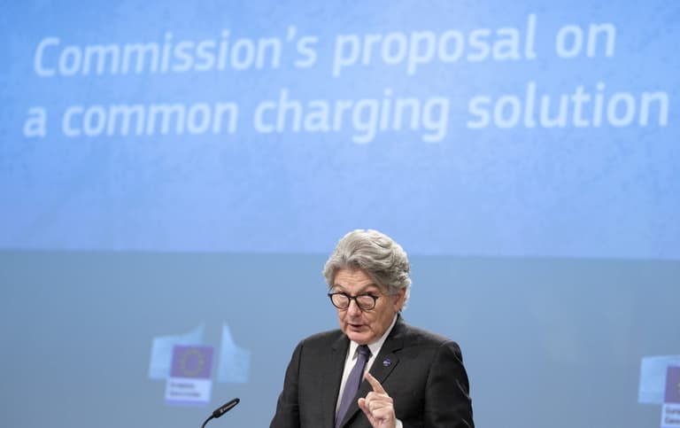 EU passes law forcing Apple to change iPhone charger