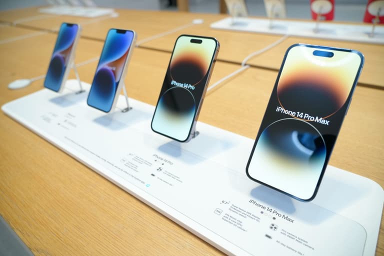 iPhone 14 crash feature calls 911 while users are on rollercoaster