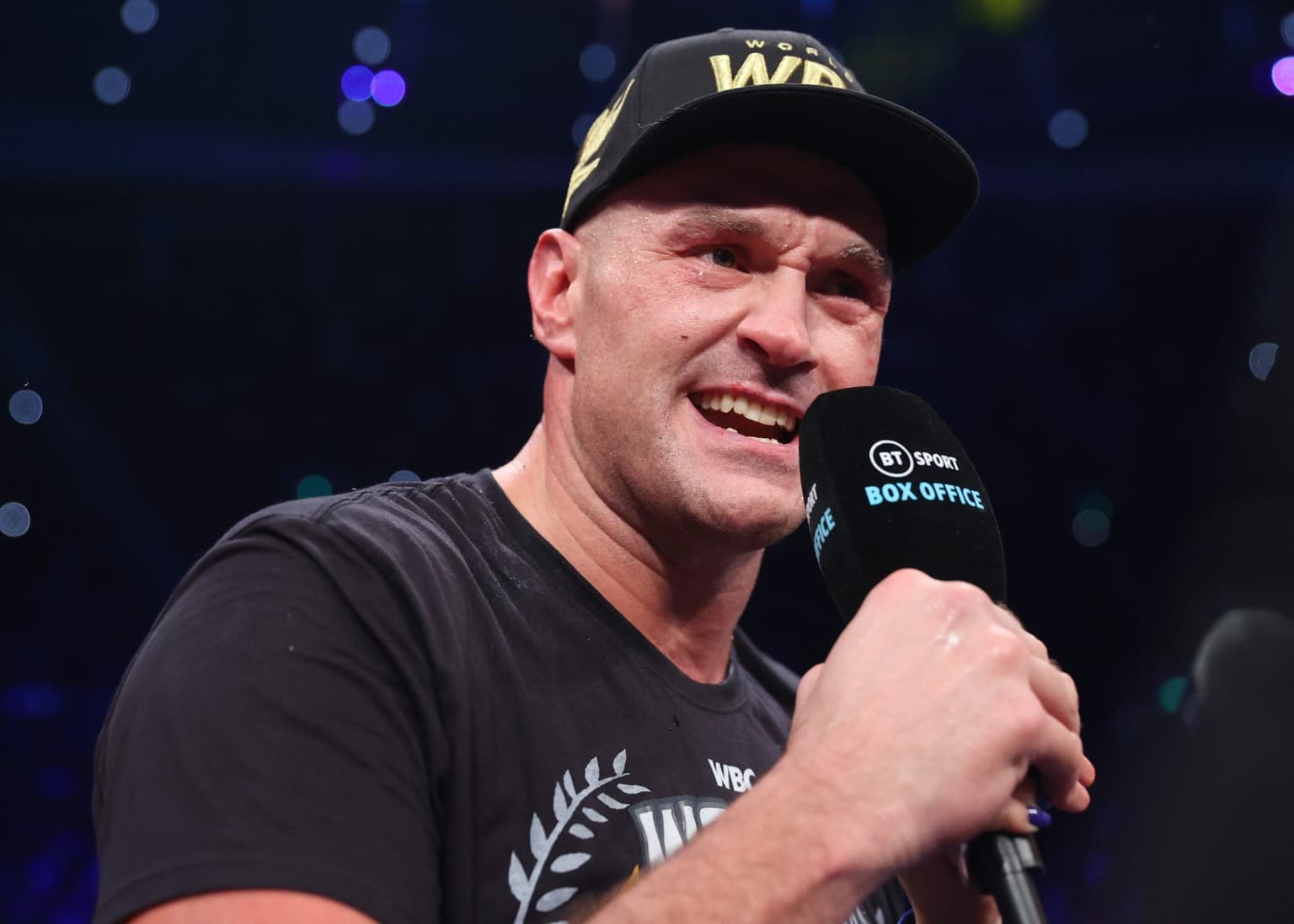 Tyson Fury offers to spar Premier League legend Wayne Rooney