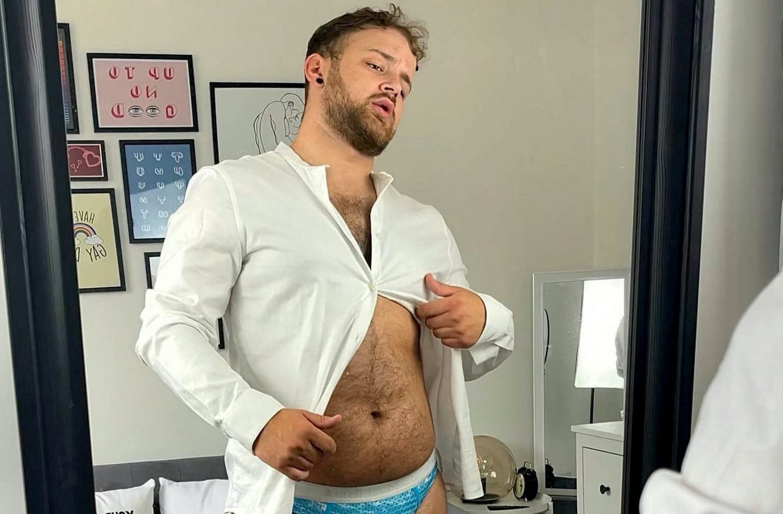 Brit quits his retail job and now makes £22k a month selling burps in jars and used socks
