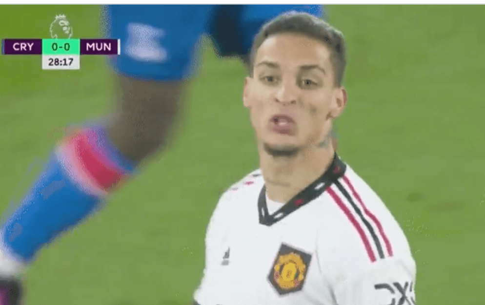 Antony and Bruno Fernandes clash in first half of Crystal Palace vs Man United