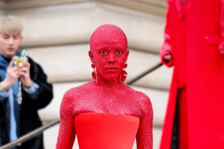 Doja Cat triggers trypophobia outbreak at Paris Fashion Week Doja Cat triggers trypophobia outbreak at Paris Fashion Week