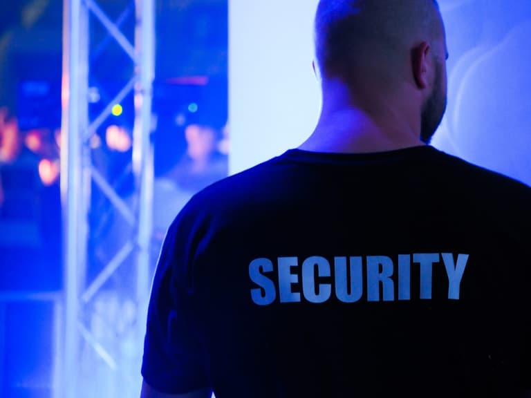Insta model considering hiring a £2.2k bodyguard to stop men flirting with her at gym Insta model considering hiring a £2.2k bodyguard to stop men flirting with her at gym