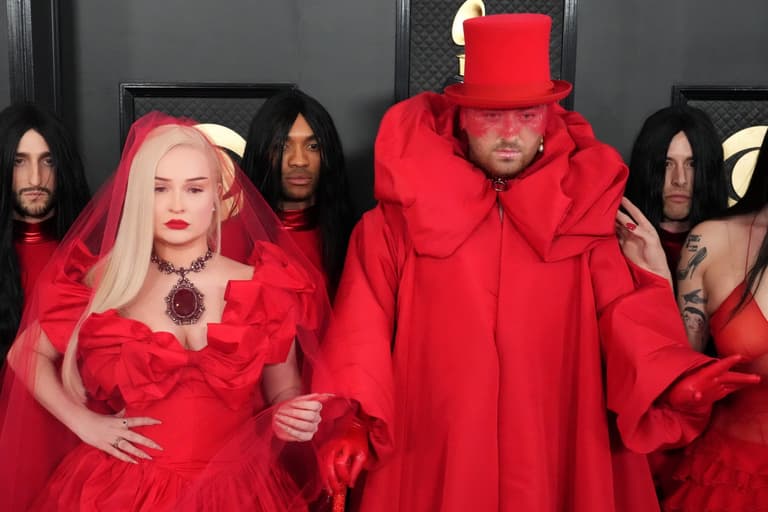 Elon Musk destroys Sam Smith with brutal joke Elon Musk destroys Sam Smith with brutal joke