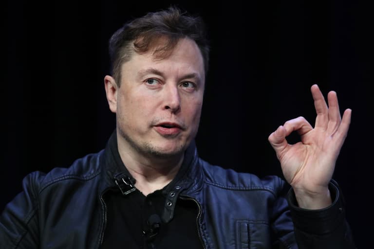 Elon Musk apologises to disabled Twitter worker after online row Elon Musk apologises to disabled Twitter worker after online row