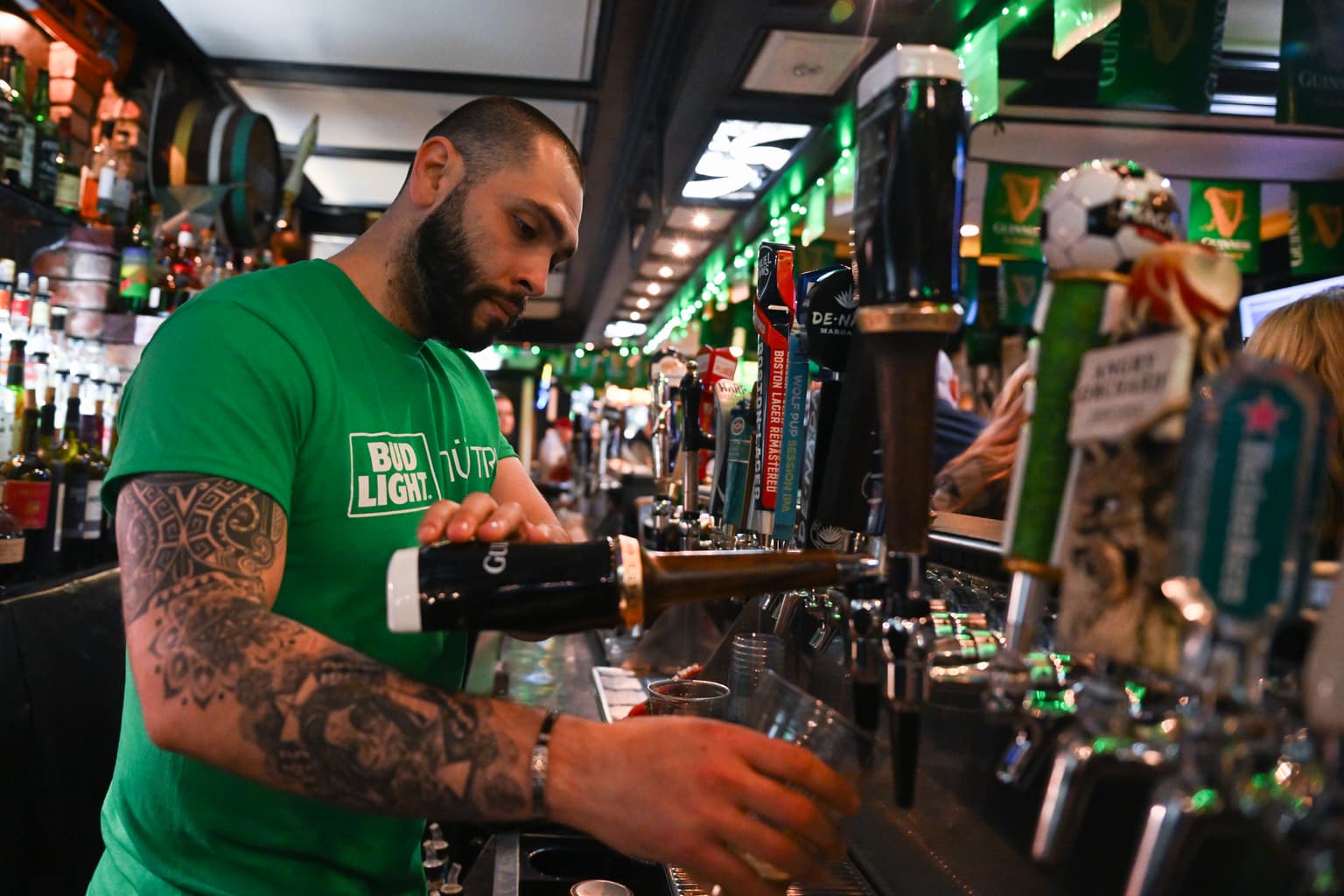 Bartender shares red flags customers should look for when ordering drinks