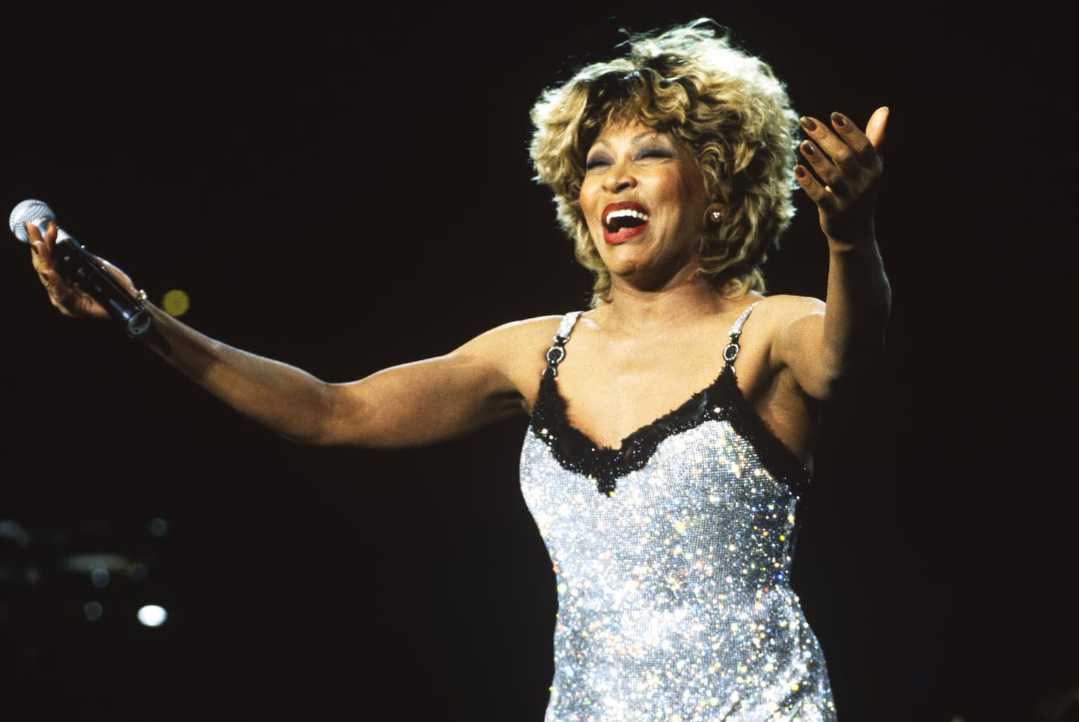 The world pays tribute to legendary singer Tina Turner