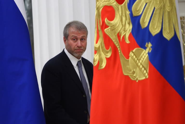 Roman Abramovich refusing to sign off £2.3bn Ukraine deal to send to war victims Roman Abramovich refusing to sign off £2.3bn Ukraine deal to send to war victims