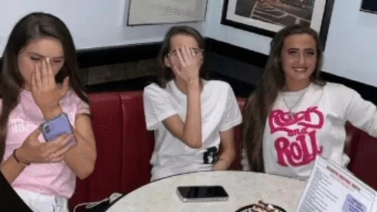 ‘Nose cover’ trend young people are doing in family photos has finally been explained