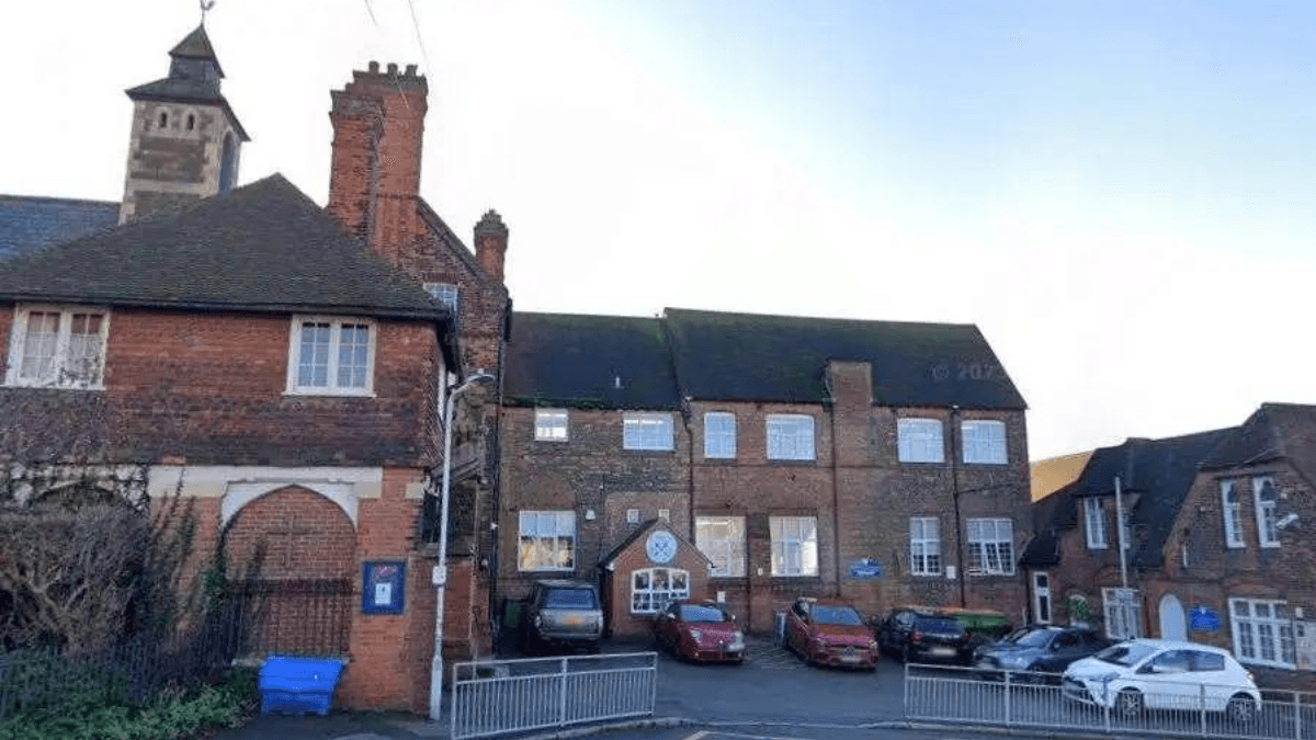 Parents furious over ‘draconian’ £6 fee if they are late to picking kids up from school