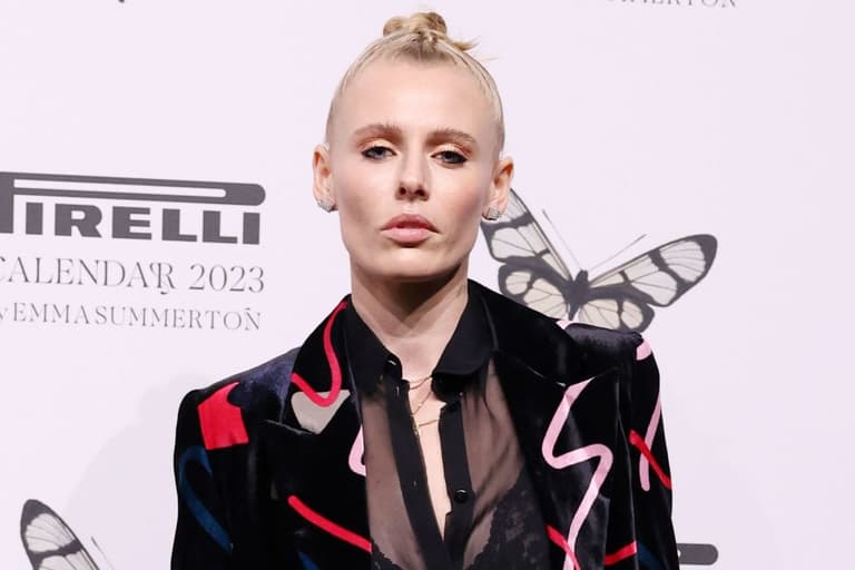 Model issues warning after losing both legs to toxic shock Model issues warning after losing both legs to toxic shock