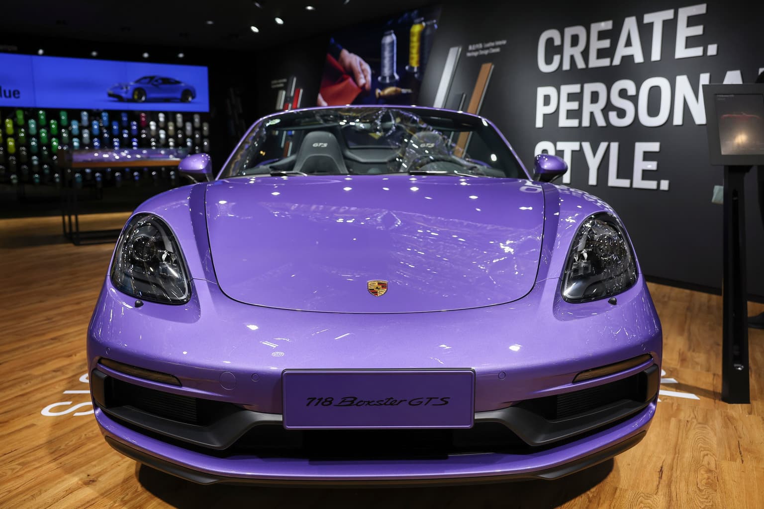 Car thieves fail to steal Porsche because they don’t know how to drive a manual