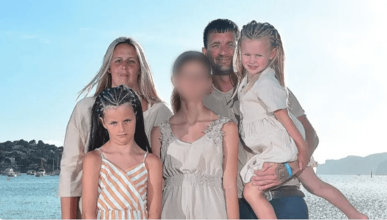 Fundraiser for 11-year-old whose entire family died in crash reaches £250,000 Fundraiser for 11-year-old whose entire family died in crash reaches £250,000