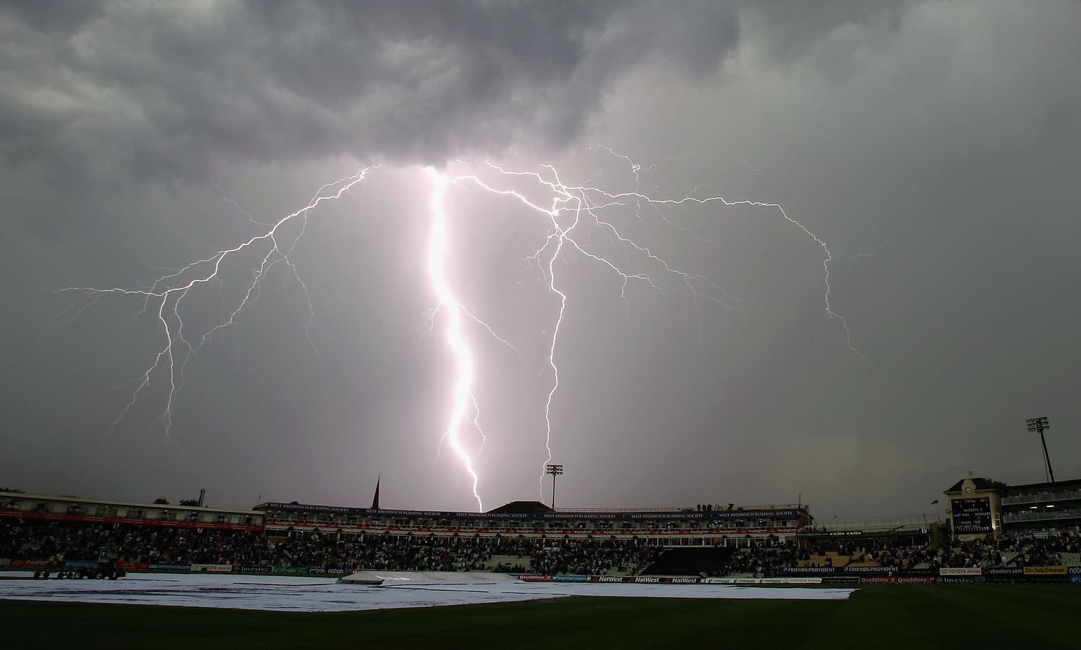 Met Office issues yellow weather warning for thunderstorms across UK today