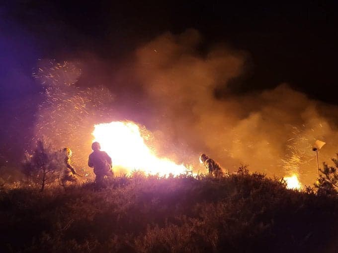 Huge blaze breaks out near UK beauty spot as Met Office issue wildfire warning Huge blaze breaks out near UK beauty spot as Met Office issue wildfire warning