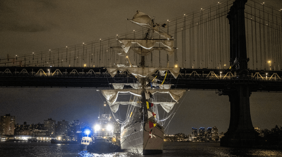 Two dead as Mexican Navy ship crashes into Brooklyn Bridge
