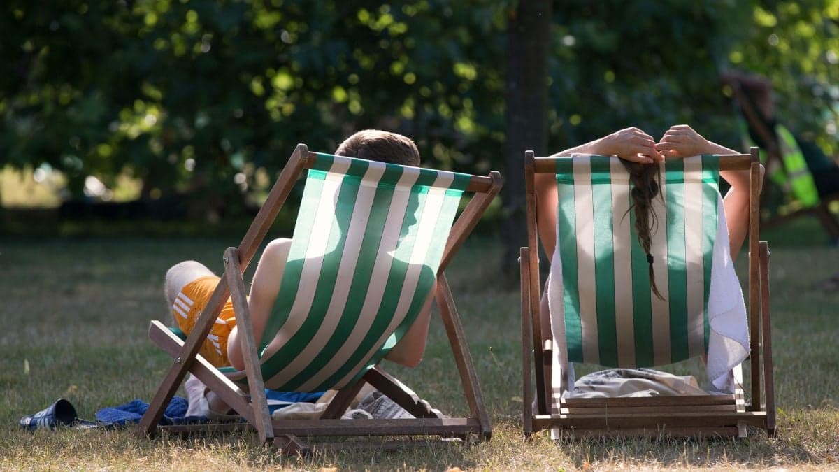 Met Office warn of rise in deaths as heat wave roasts UK