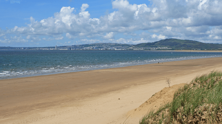 ‘Mass casualty’ emergency declared at UK beach as children rushed to hospital