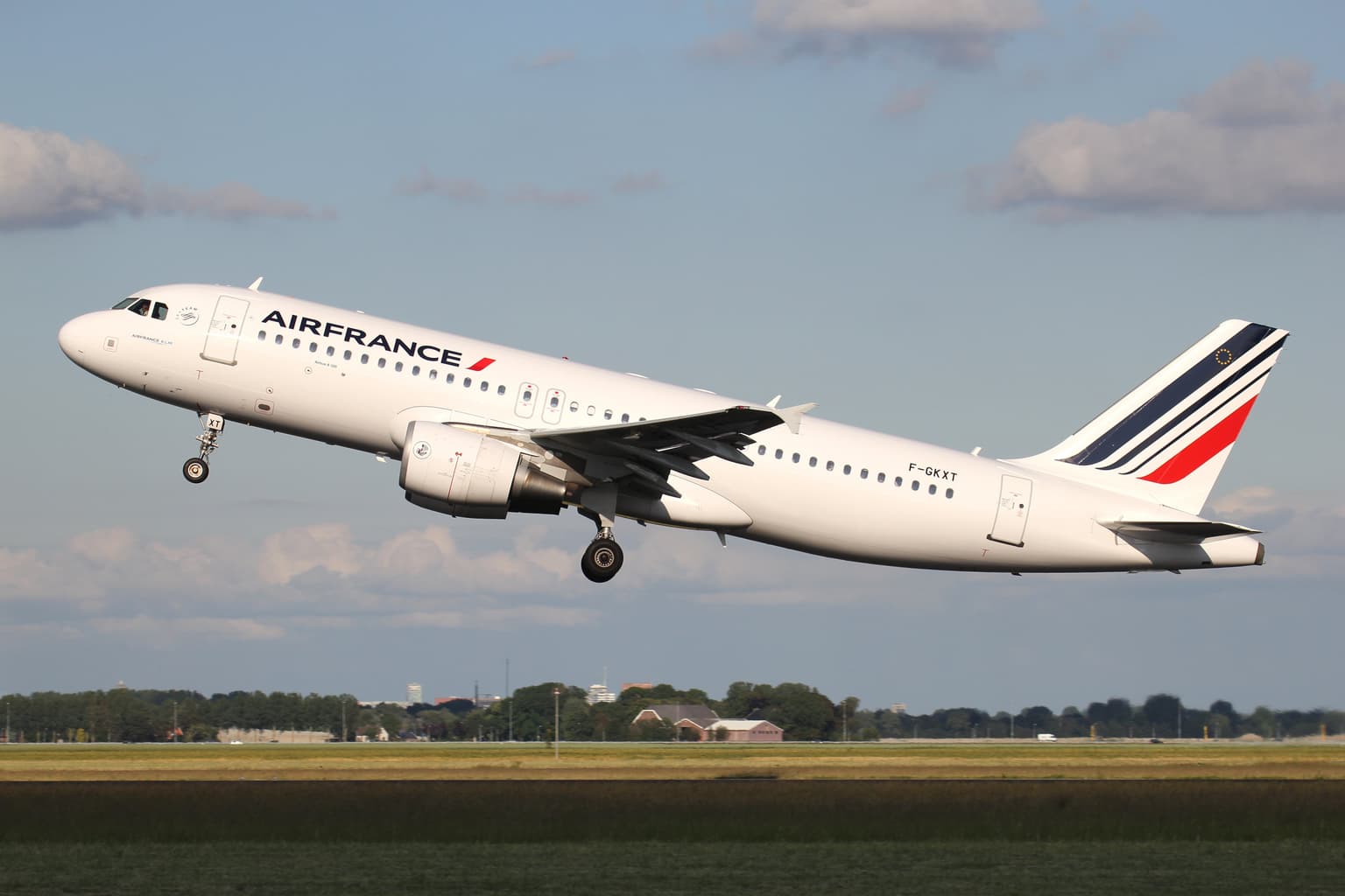 First ‘one in one out’ flight to France takes off with no migrants on board