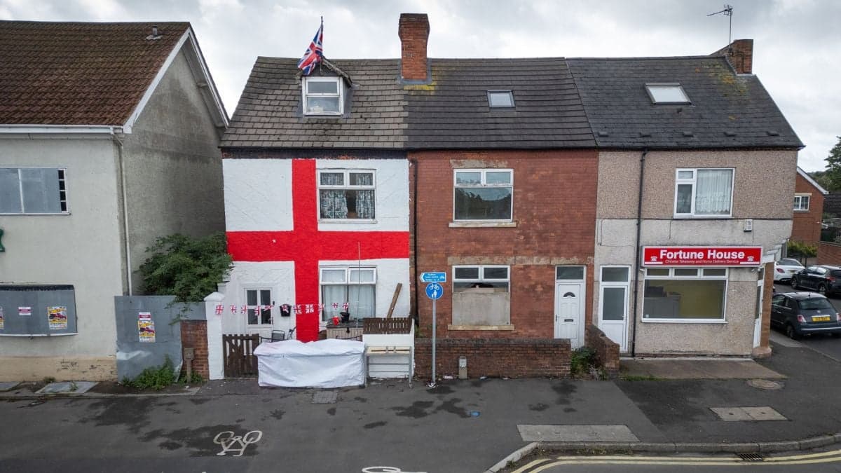 Dad paints St George’s flag on house after having flag torn down