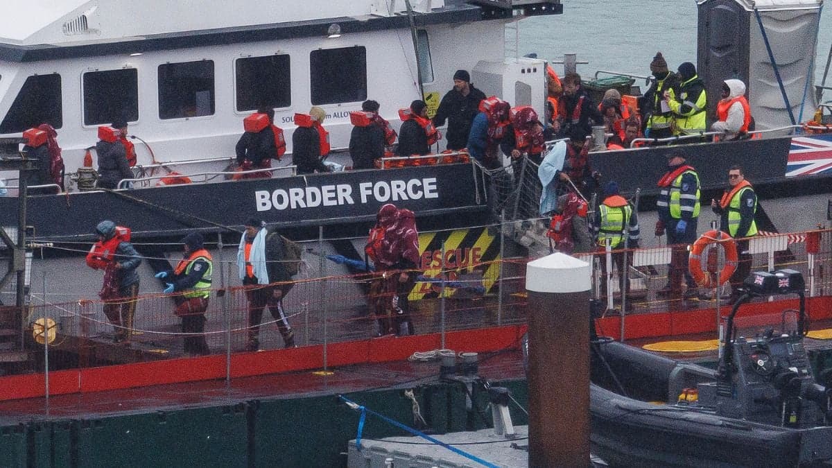 UK and France ‘one in, one out’ migrant return scheme set to start today