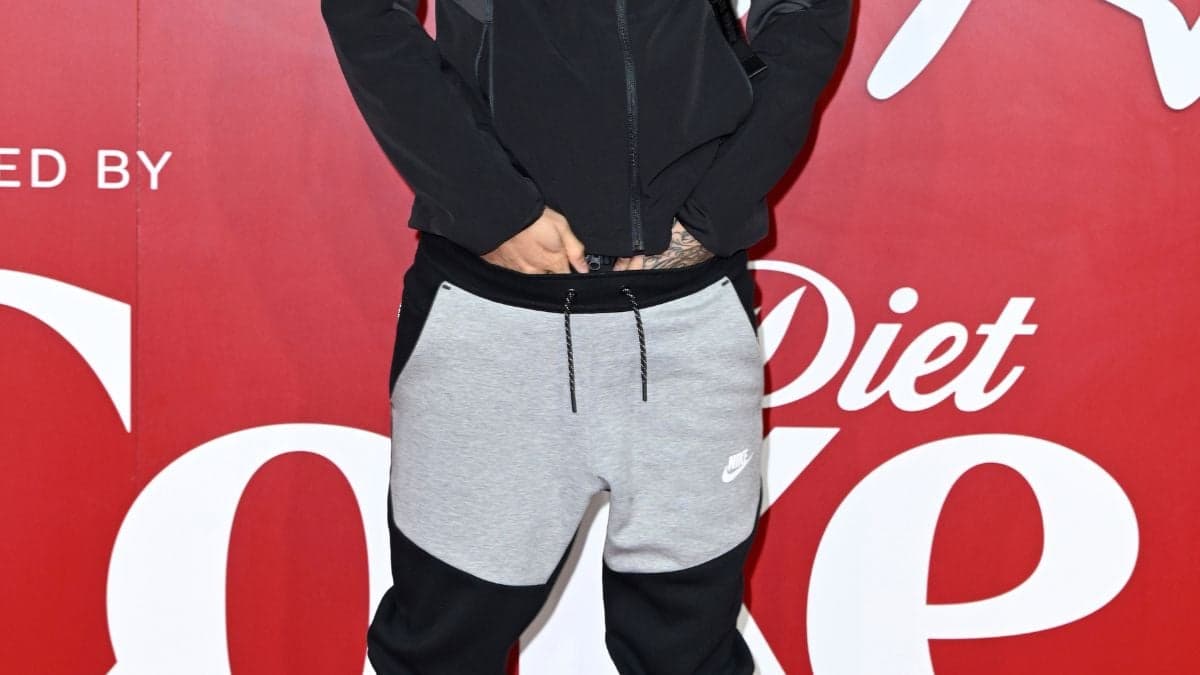 The surprising reason why you keep seeing men with their hands down their pants