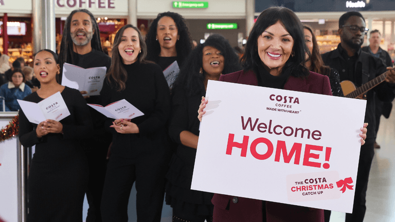 Love Actually star re-creates iconic airport scene 22 years on