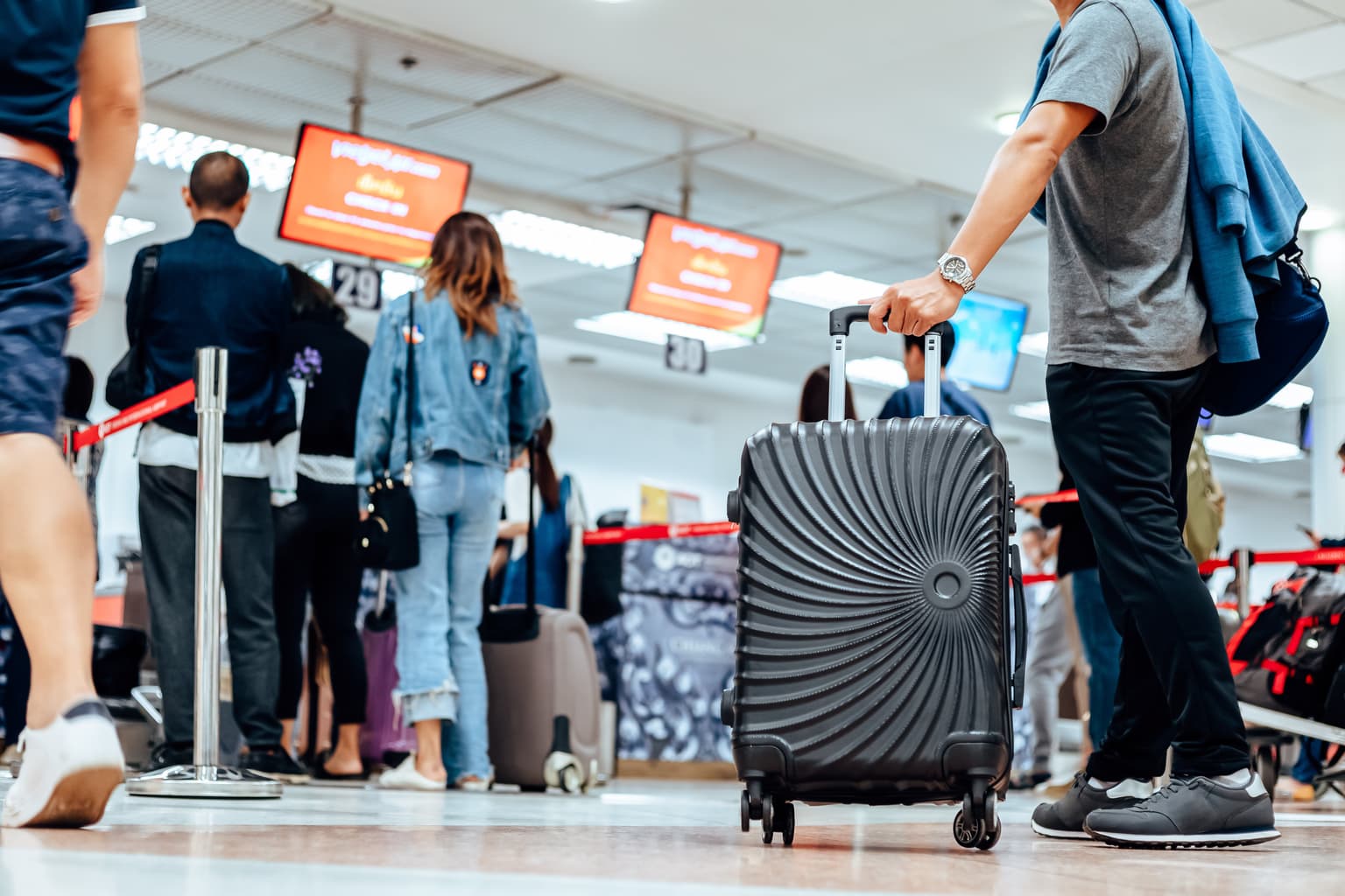 Man gives warning after going through airport scanner with an erection