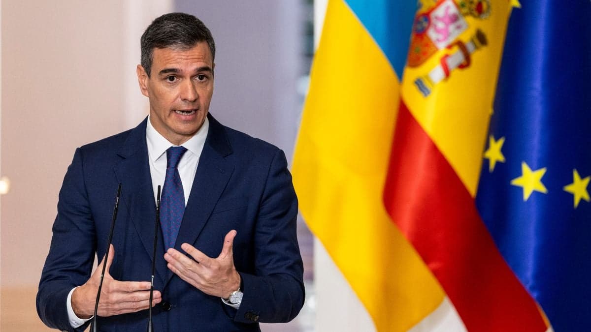 Spain moves to ban social media for under-16s