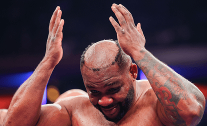 Jarrell Miller’s hairpiece punched off during fight with Kingsley Ibeh