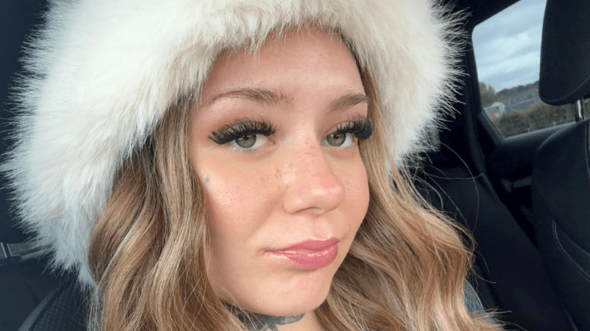 Woman, 22, given 18 months to live after vaping since age 15