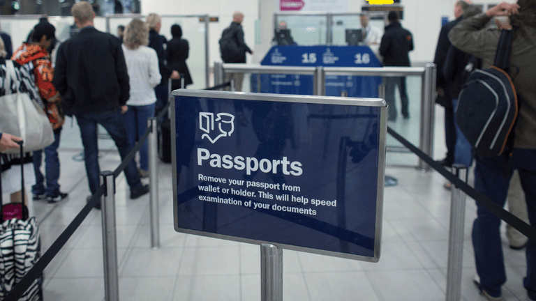 UK net migration plummets to lowest level since 2021