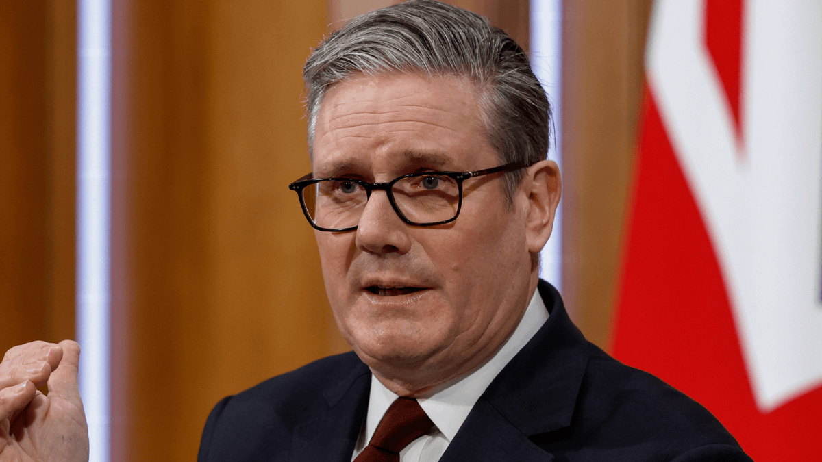 Keir Starmer eviscerates ‘grifter and chancer’ Nigel Farage over Brexit