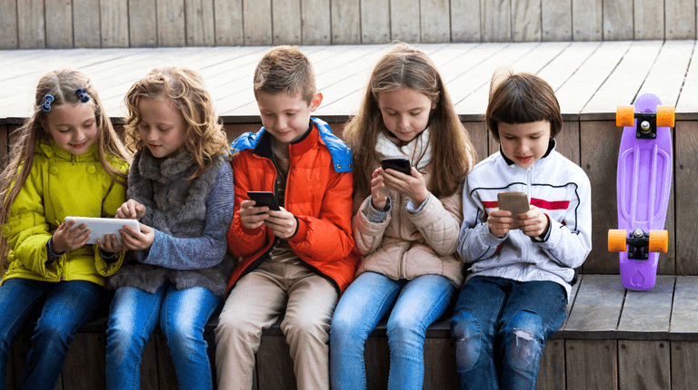 Irish town unites to create smartphone free childhood Irish town unites to create smartphone free childhood