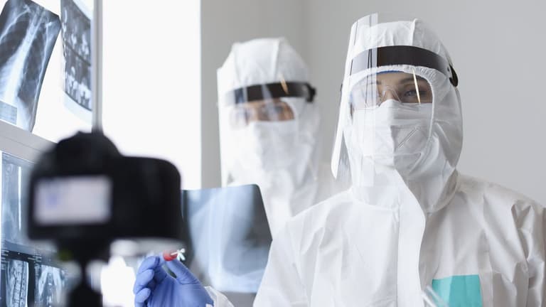 NHS staff and airports told to prepare for possible UK Ebola outbreak